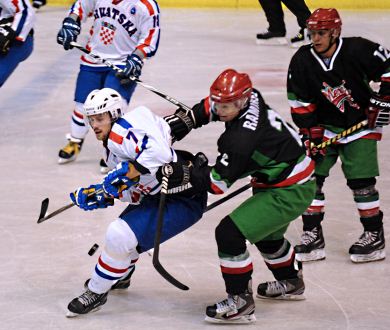 Croatia's Ivan Sijan and Mexico's Julian Ramirez battle for the puck