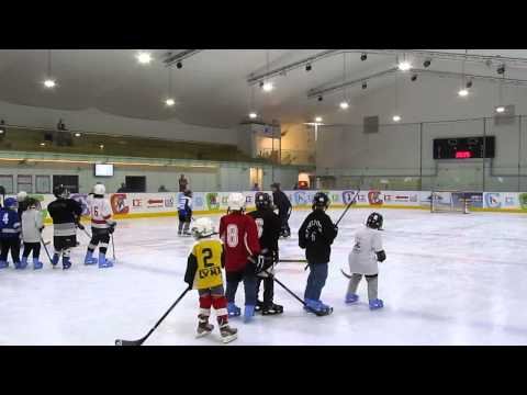 אימון קבוצת ילדים Hawk Haifa במגרש הוקי קרח חולון